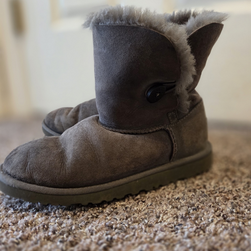 UGG Bailey Button - Picture 4 of 6